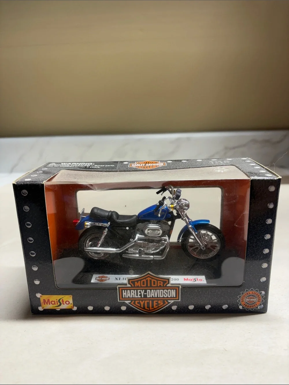 Harley-Davidson Blue Die-Cast Motorcycle Toy - Maisto